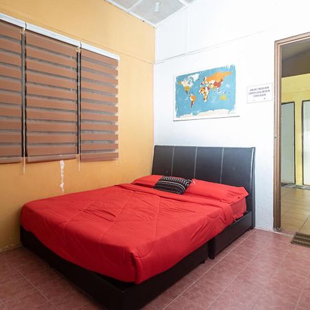 Aiza Homestay Opposite Abang Strawberry Taman Sedia Tanah Rata Ngoại thất bức ảnh