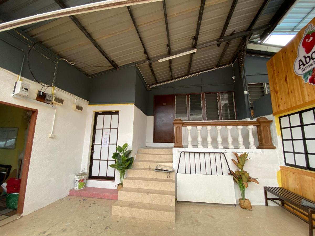 Aiza Homestay Opposite Abang Strawberry Taman Sedia Tanah Rata Ngoại thất bức ảnh