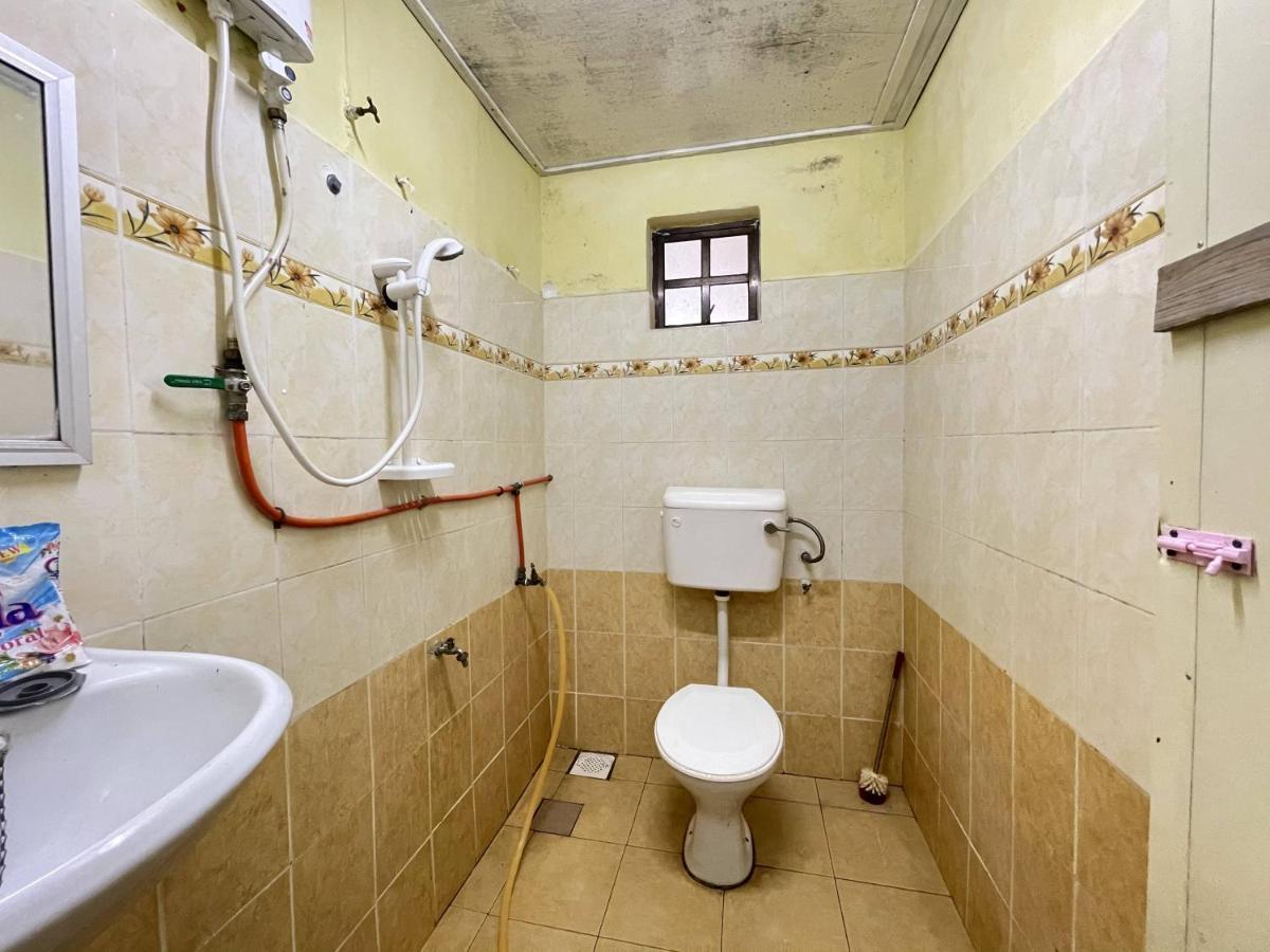 Aiza Homestay Opposite Abang Strawberry Taman Sedia Tanah Rata Ngoại thất bức ảnh