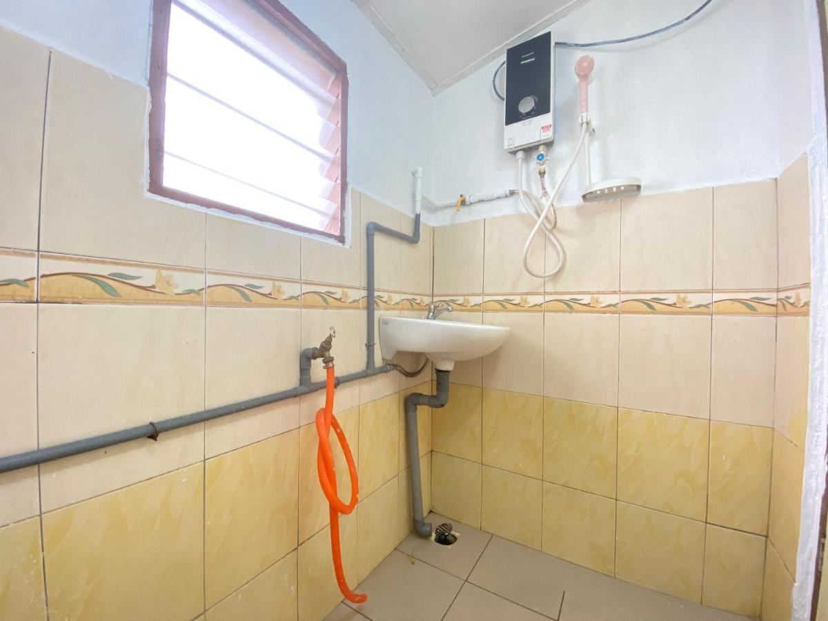 Aiza Homestay Opposite Abang Strawberry Taman Sedia Tanah Rata Ngoại thất bức ảnh
