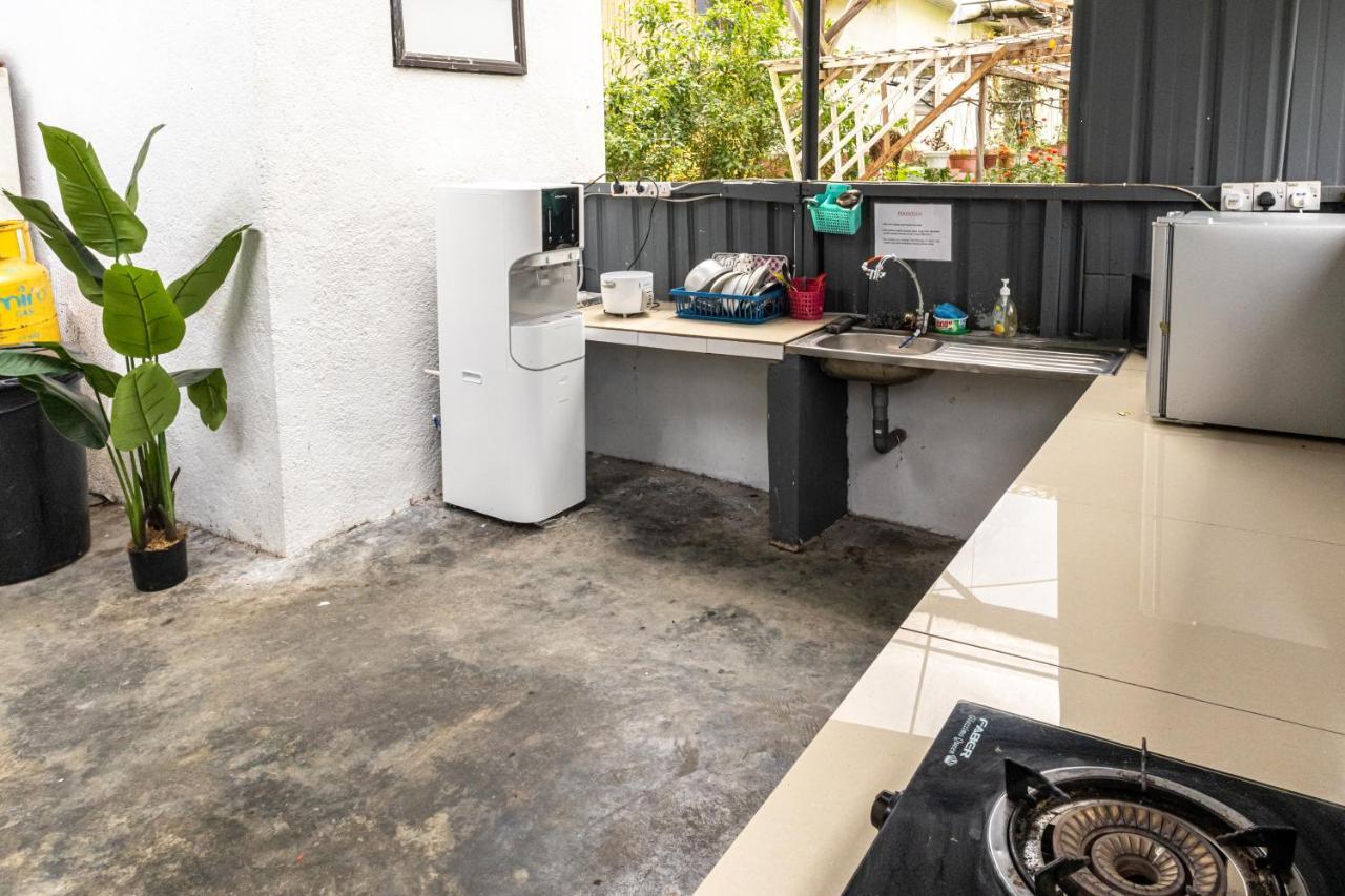 Aiza Homestay Opposite Abang Strawberry Taman Sedia Tanah Rata Ngoại thất bức ảnh