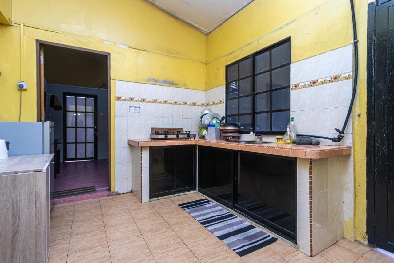 Aiza Homestay Opposite Abang Strawberry Taman Sedia Tanah Rata Ngoại thất bức ảnh