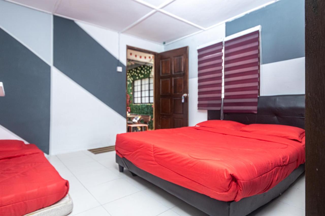 Aiza Homestay Opposite Abang Strawberry Taman Sedia Tanah Rata Ngoại thất bức ảnh
