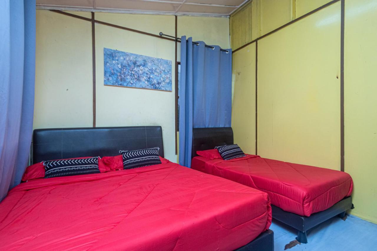 Aiza Homestay Opposite Abang Strawberry Taman Sedia Tanah Rata Ngoại thất bức ảnh