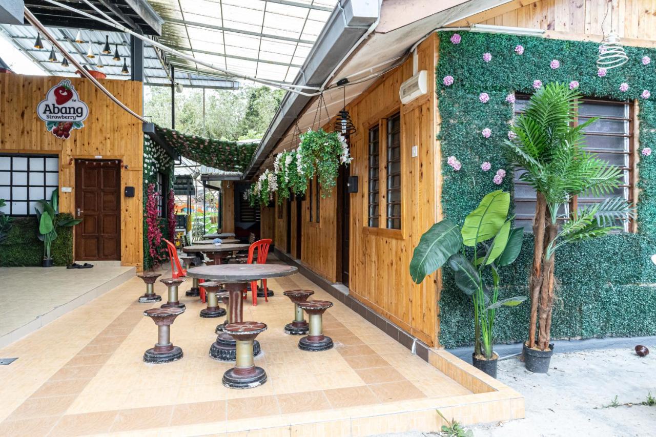 Aiza Homestay Opposite Abang Strawberry Taman Sedia Tanah Rata Ngoại thất bức ảnh