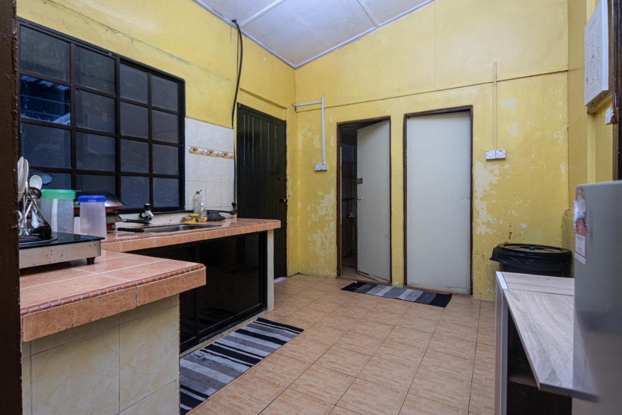 Aiza Homestay Opposite Abang Strawberry Taman Sedia Tanah Rata Ngoại thất bức ảnh