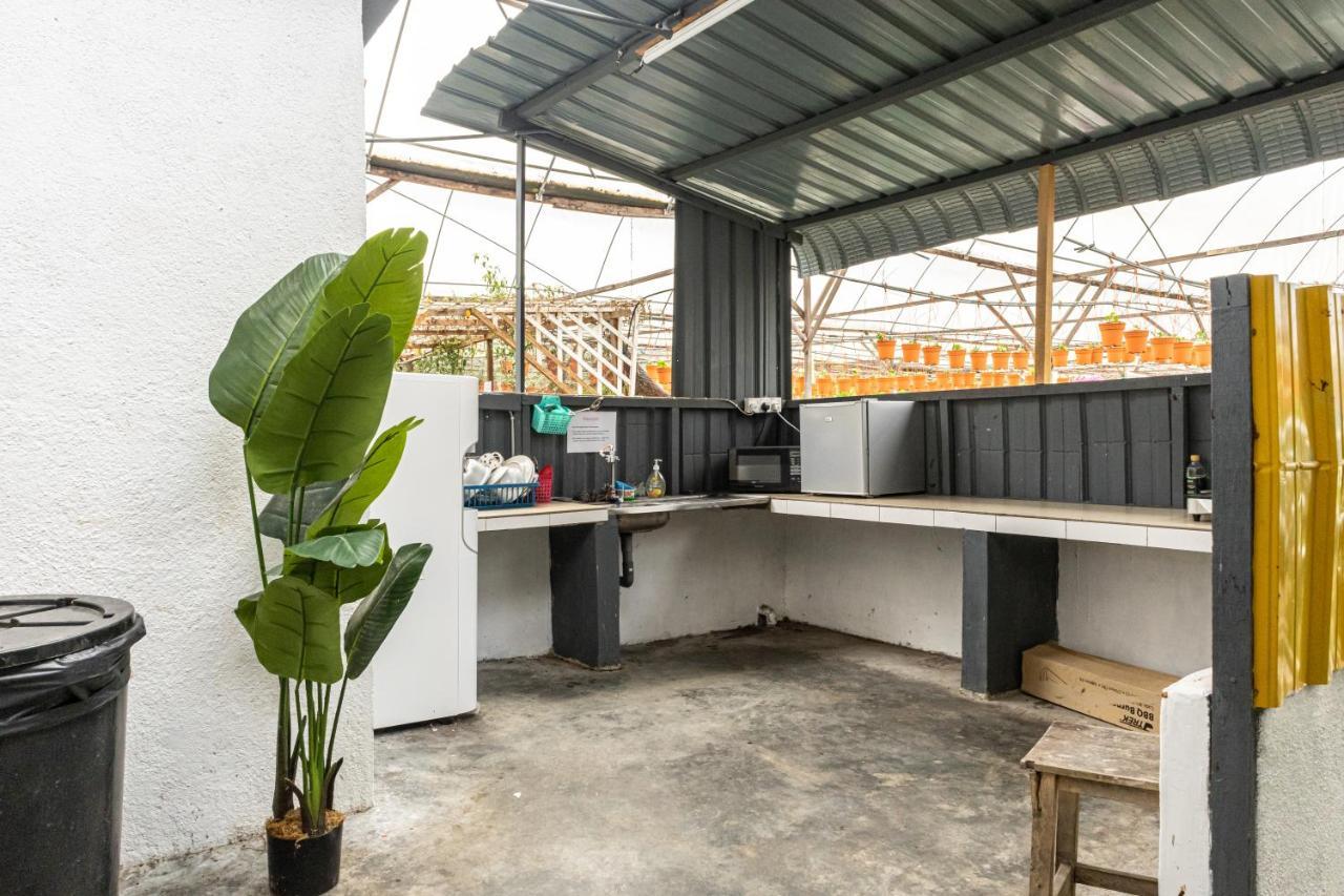 Aiza Homestay Opposite Abang Strawberry Taman Sedia Tanah Rata Ngoại thất bức ảnh