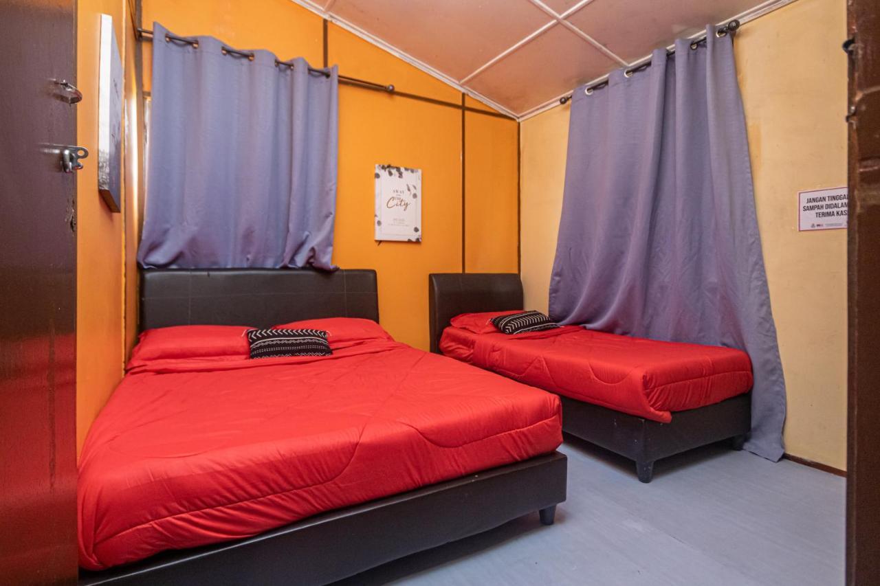 Aiza Homestay Opposite Abang Strawberry Taman Sedia Tanah Rata Ngoại thất bức ảnh